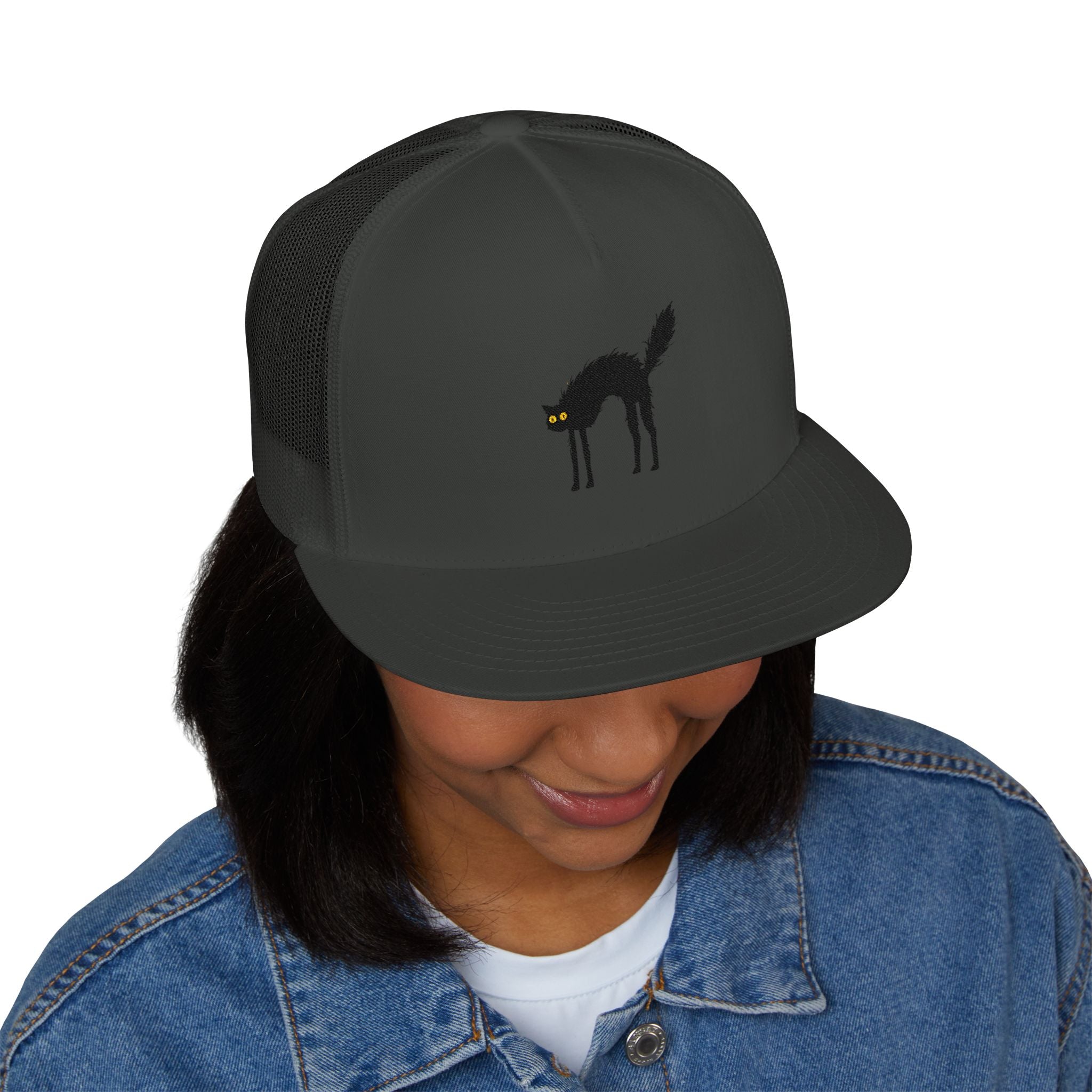 Black Cat Embroidered Trucker Cap – Vintage Spooky Hat