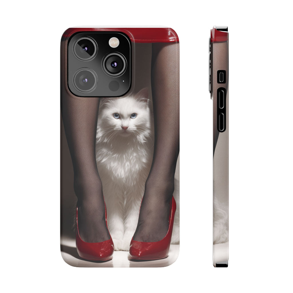 Bacaklar Arasında Beyaz Tüylü Kedi İnce Telefon Kılıfı | Kırmızı Topuklu Ayakkabı, Siyah Çorap