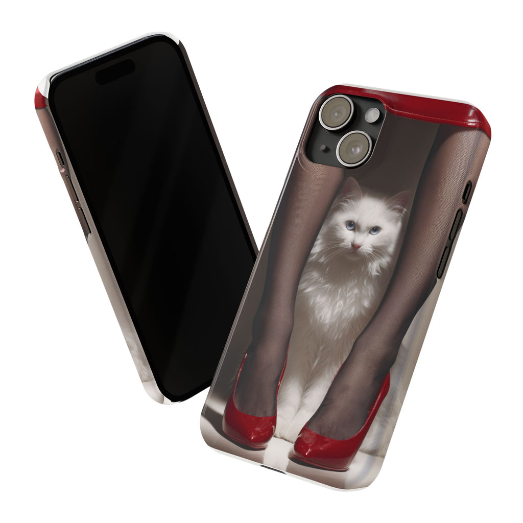 Bacaklar Arasında Beyaz Tüylü Kedi İnce Telefon Kılıfı | Kırmızı Topuklu Ayakkabı, Siyah Çorap