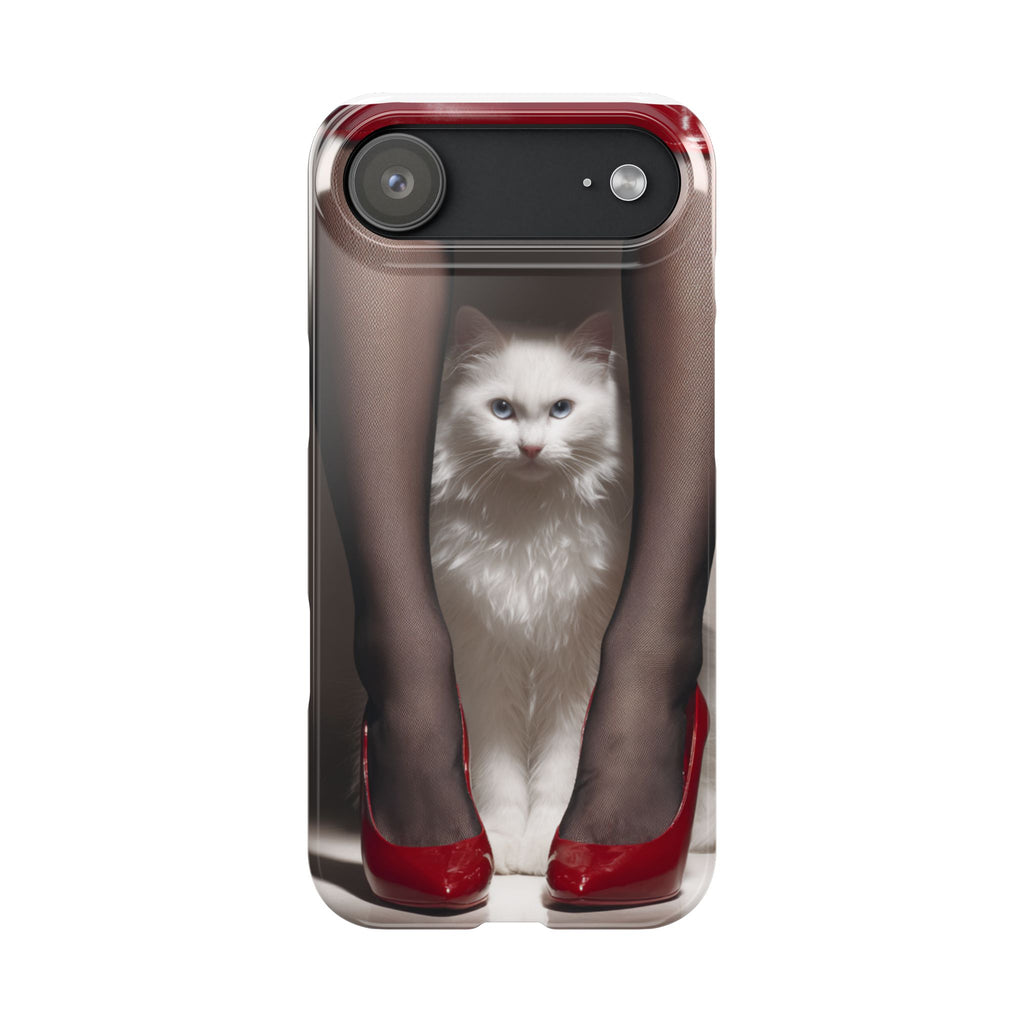 Bacaklar Arasında Beyaz Tüylü Kedi İnce Telefon Kılıfı | Kırmızı Topuklu Ayakkabı, Siyah Çorap