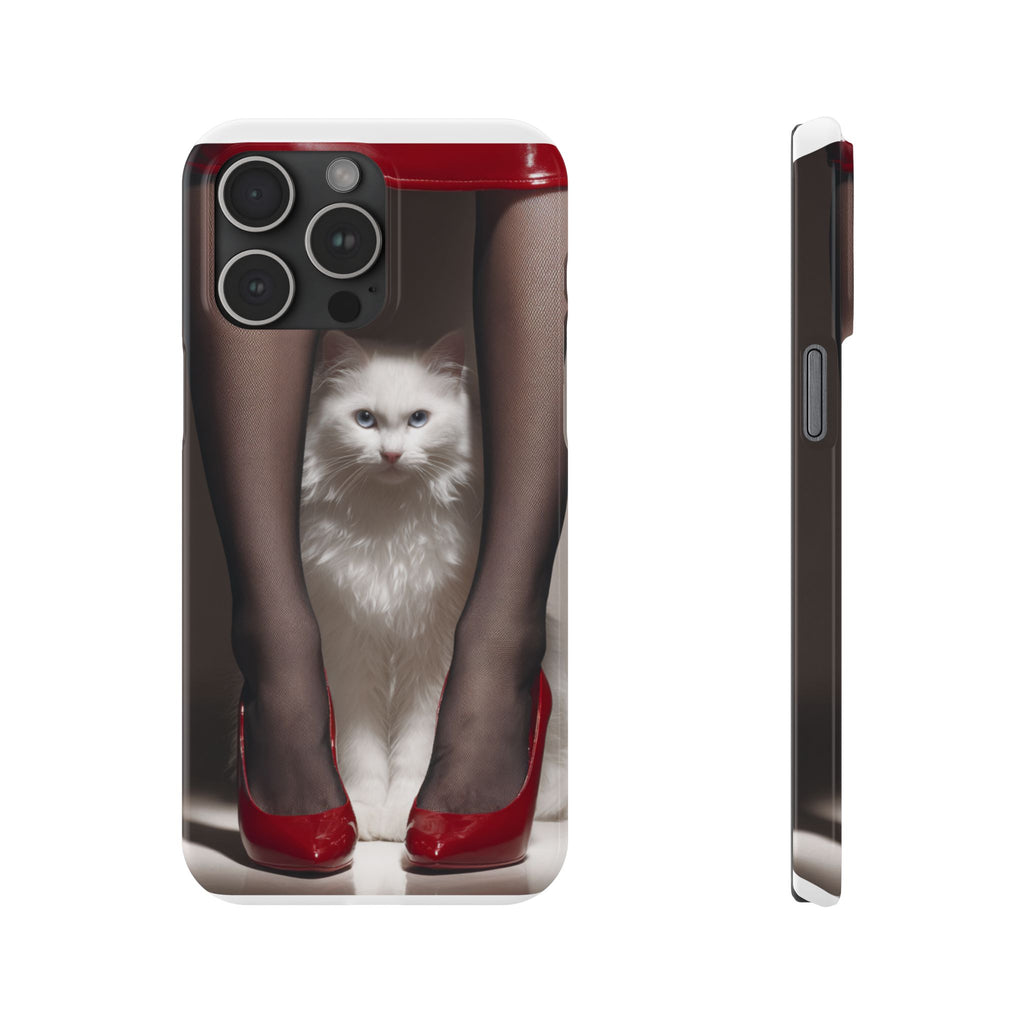Bacaklar Arasında Beyaz Tüylü Kedi İnce Telefon Kılıfı | Kırmızı Topuklu Ayakkabı, Siyah Çorap