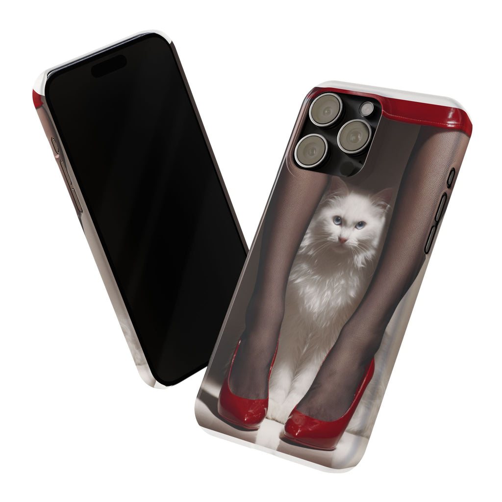 Bacaklar Arasında Beyaz Tüylü Kedi İnce Telefon Kılıfı | Kırmızı Topuklu Ayakkabı, Siyah Çorap