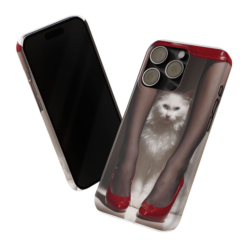 Bacaklar Arasında Beyaz Tüylü Kedi İnce Telefon Kılıfı | Kırmızı Topuklu Ayakkabı, Siyah Çorap