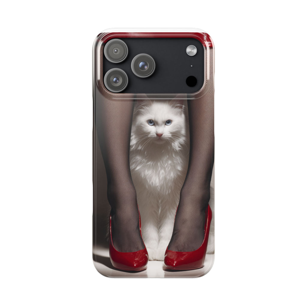 Bacaklar Arasında Beyaz Tüylü Kedi İnce Telefon Kılıfı | Kırmızı Topuklu Ayakkabı, Siyah Çorap
